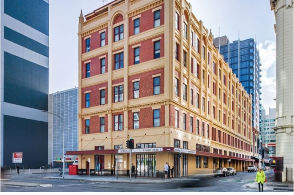 Franklin Apartments 51/52