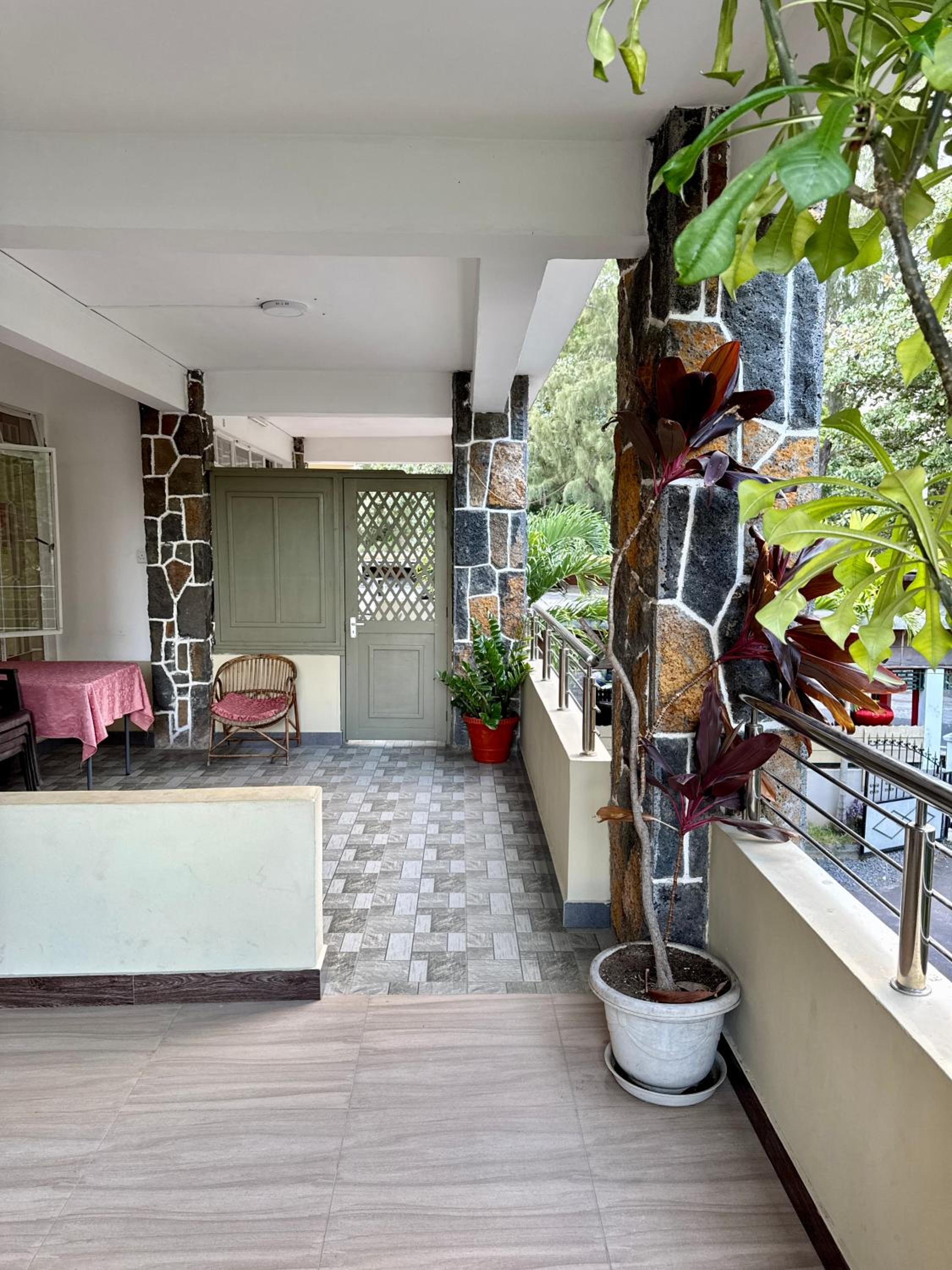 Pereybere Beach Apartments 10/83