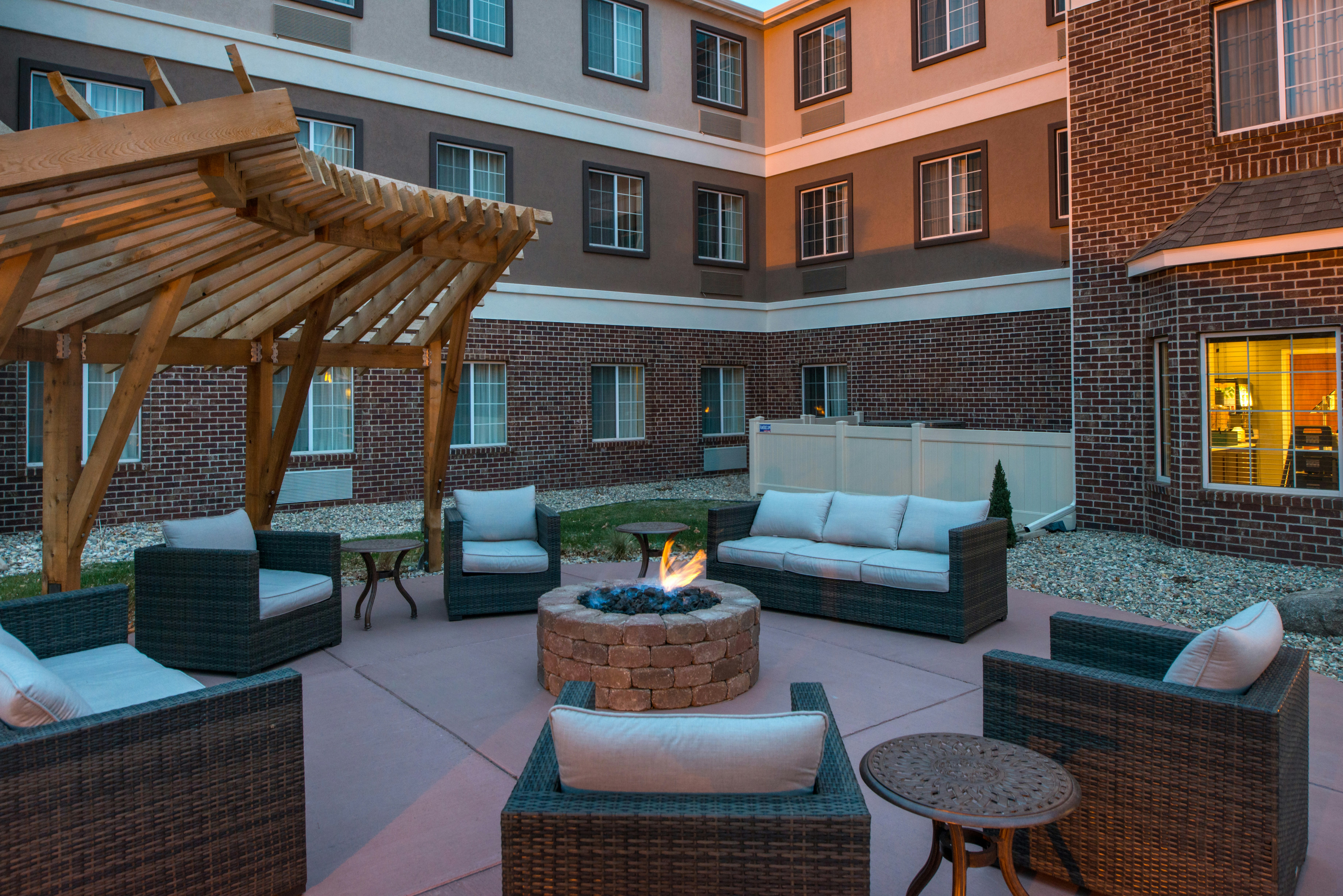 Staybridge Suites Sioux Falls At Empire Mall 27/54
