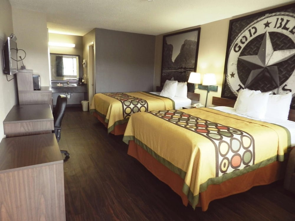 Super 8 by Wyndham Universal City 30/55