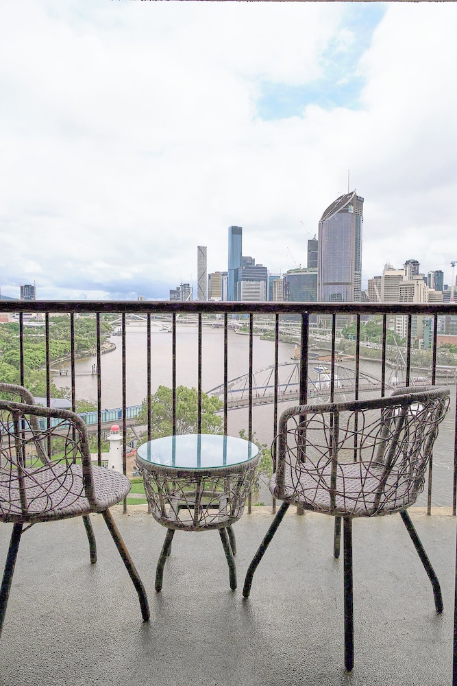 River Plaza Apartments 42/50