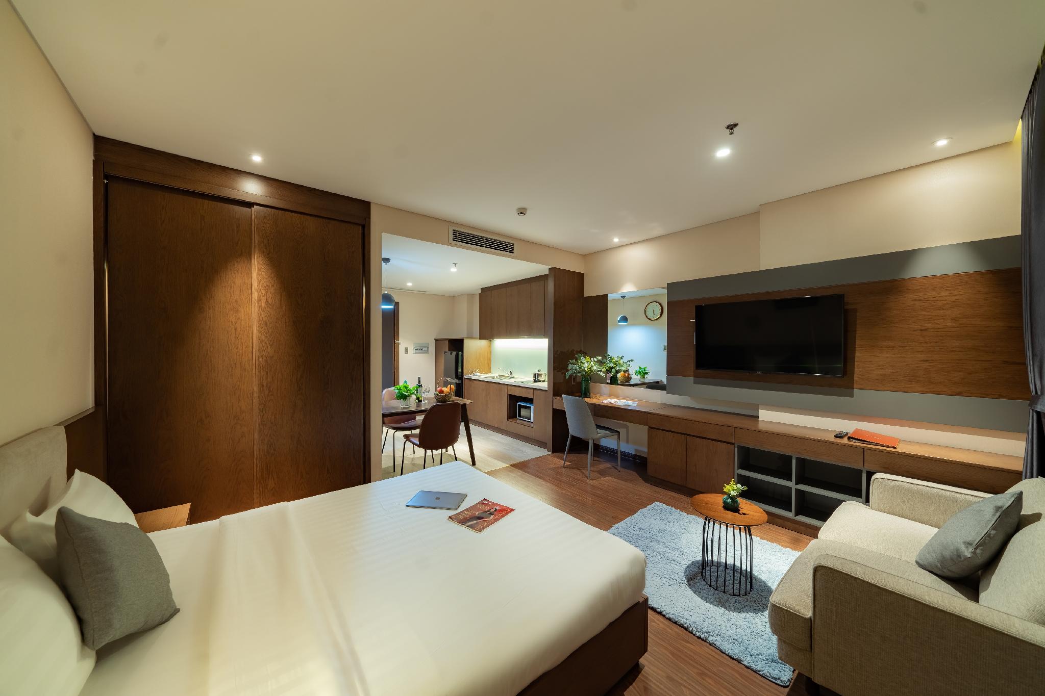 Deluxe, Studio, Suite