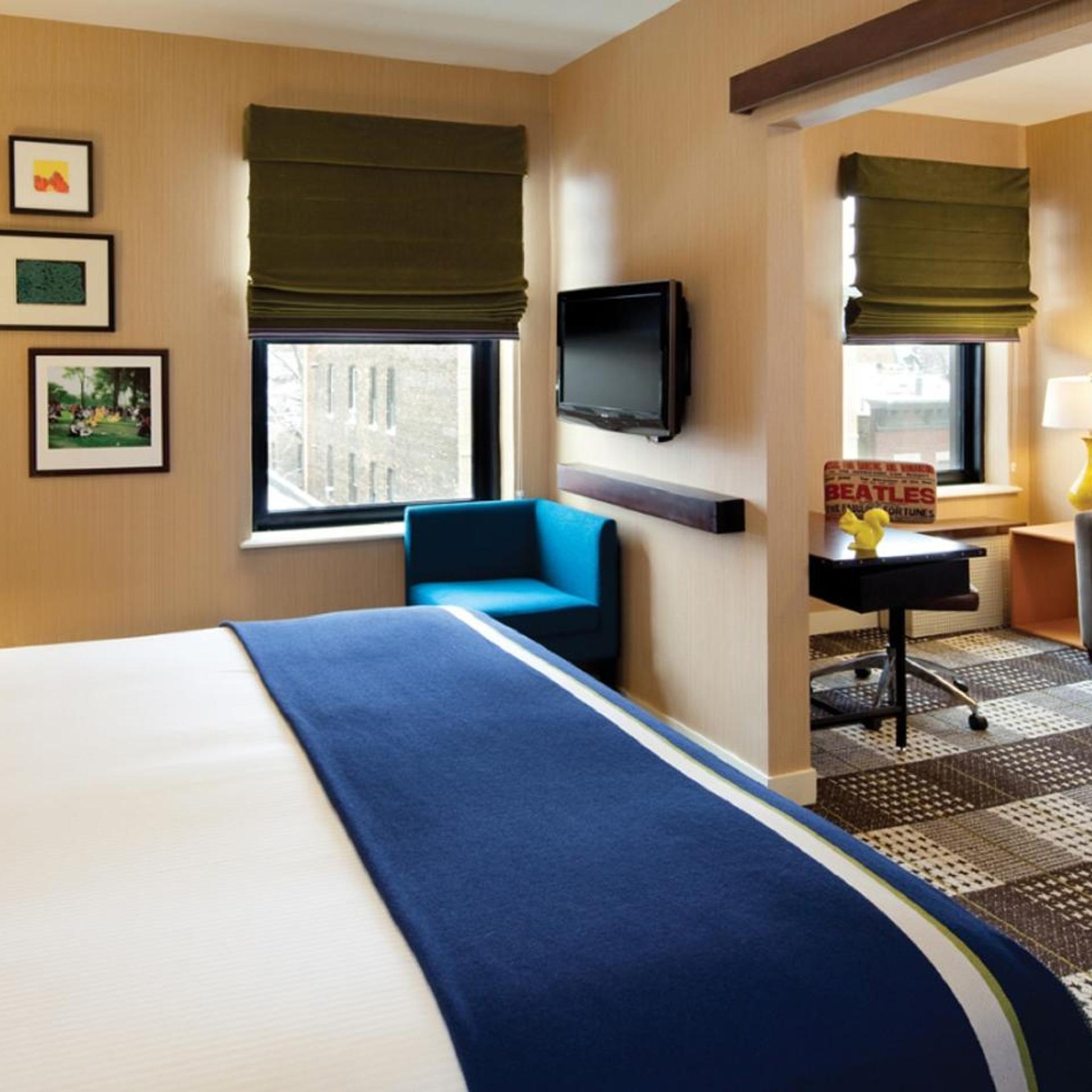 1 Bedroom, Suite, King Bed, Lake View
