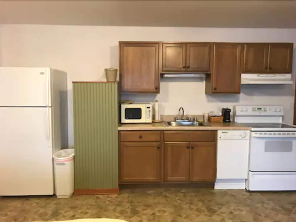 Longliner Lodge and Suites 36/41