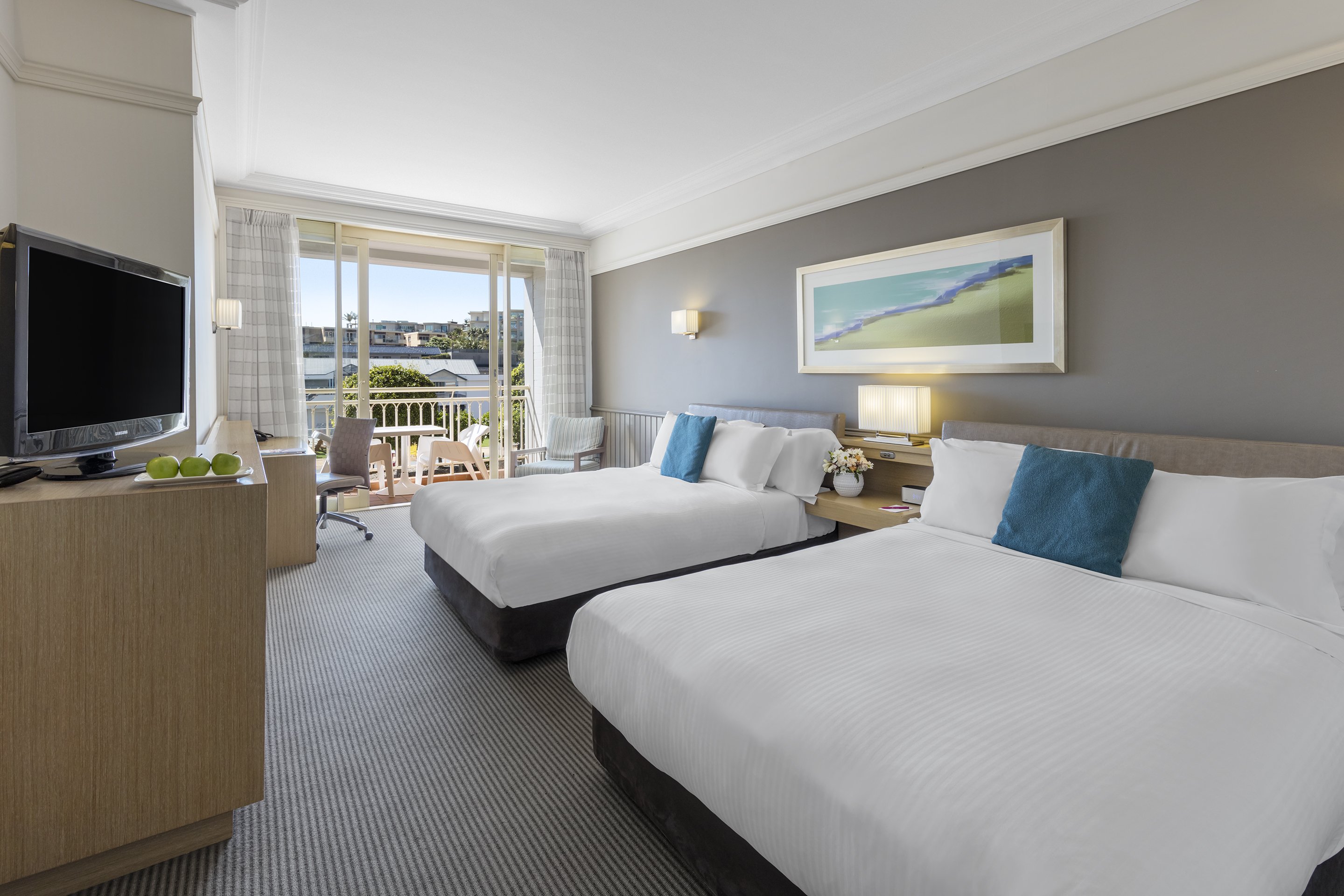 Crowne Plaza Terrigal 30/75