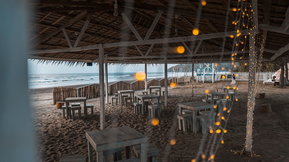 Cabana Retreat 20/24