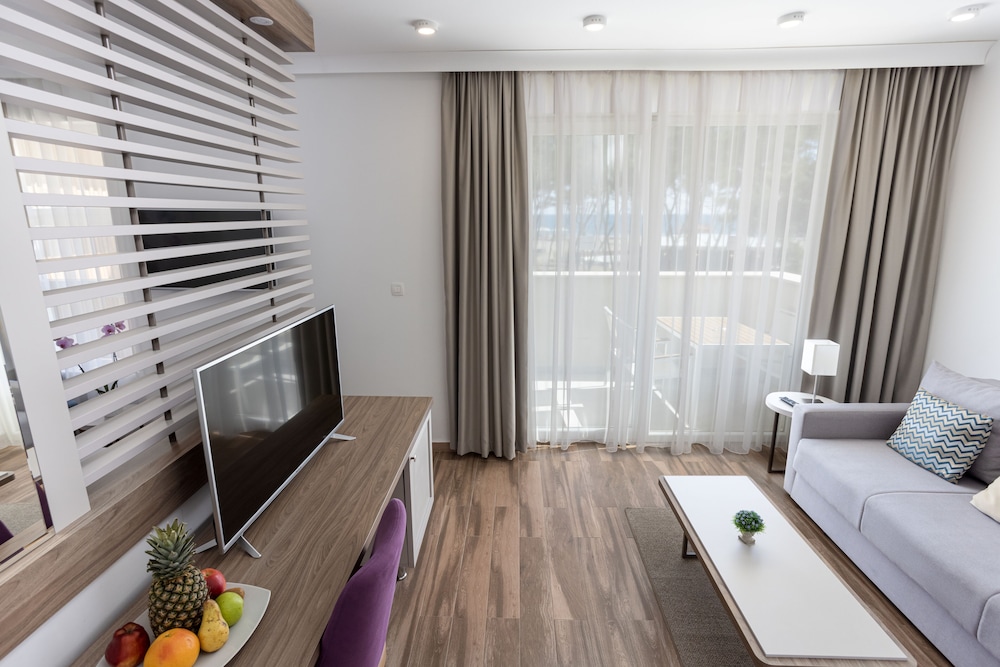 The Long Beach Hotel Montenegro 43/83