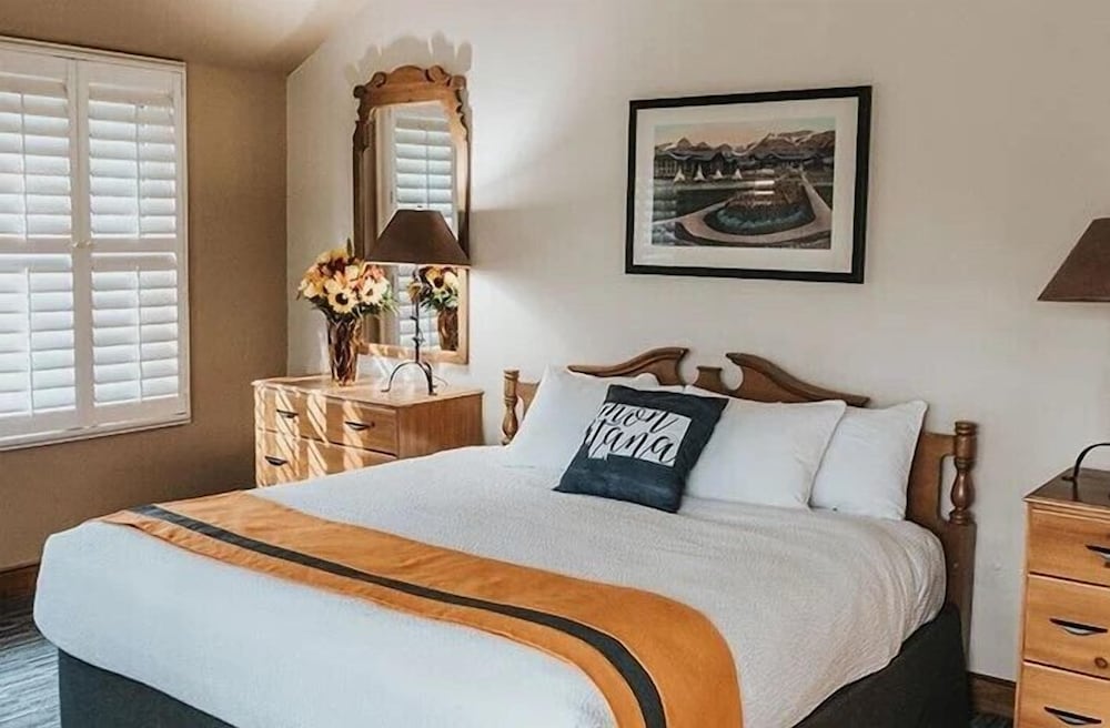 Room, King Bed, Golf or North View