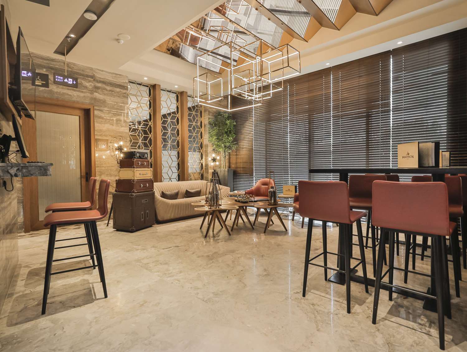 Best Western Plus Runway 16/21