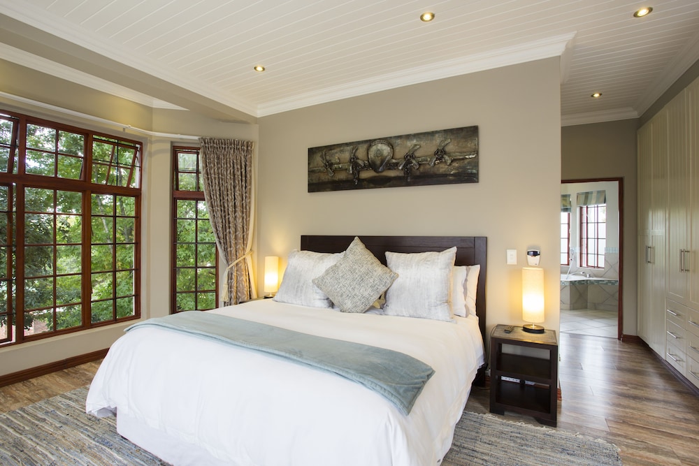 The Browns' Luxury Guest Suites 3/38