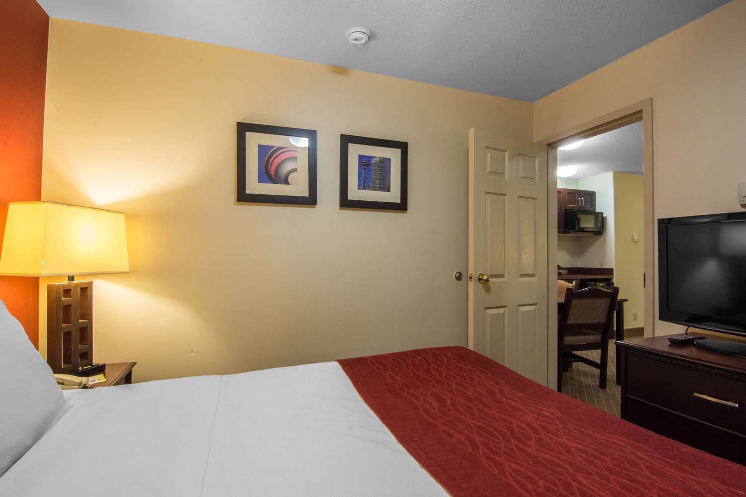 Comfort Inn & Suites Calgary Airport - South 10/36