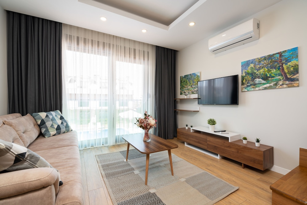 Veranda Suites 20/39