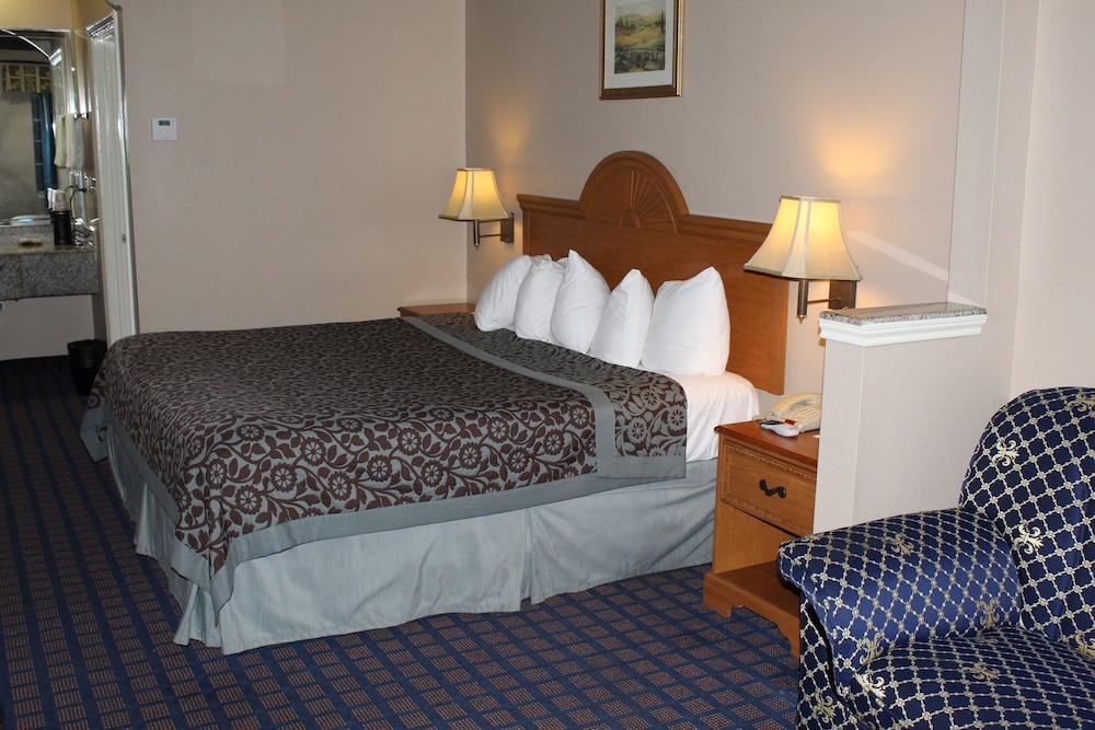 Sapphire Inn Suites 18/58