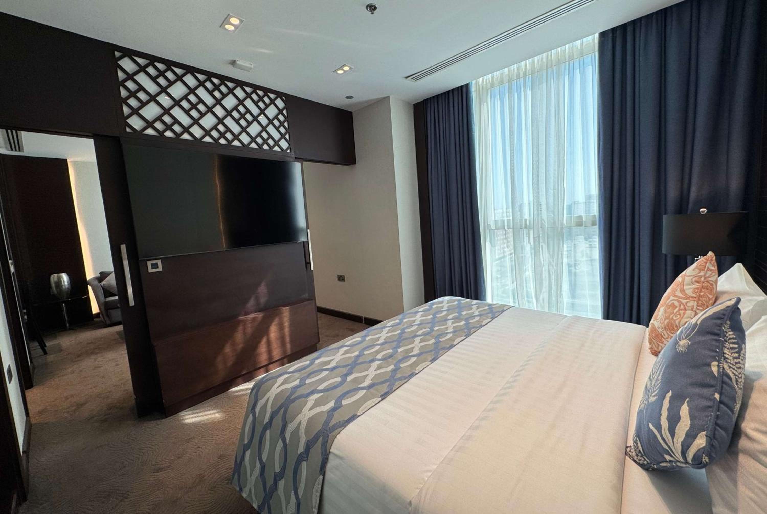 Diplomat, Suite, King Bed، Ramada Encore Hotel by Wyndham Doha 3/10
