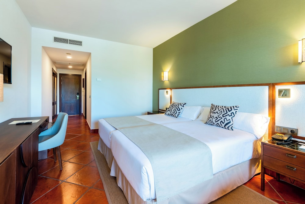 Puerto Antilla Grand Hotel 12/40