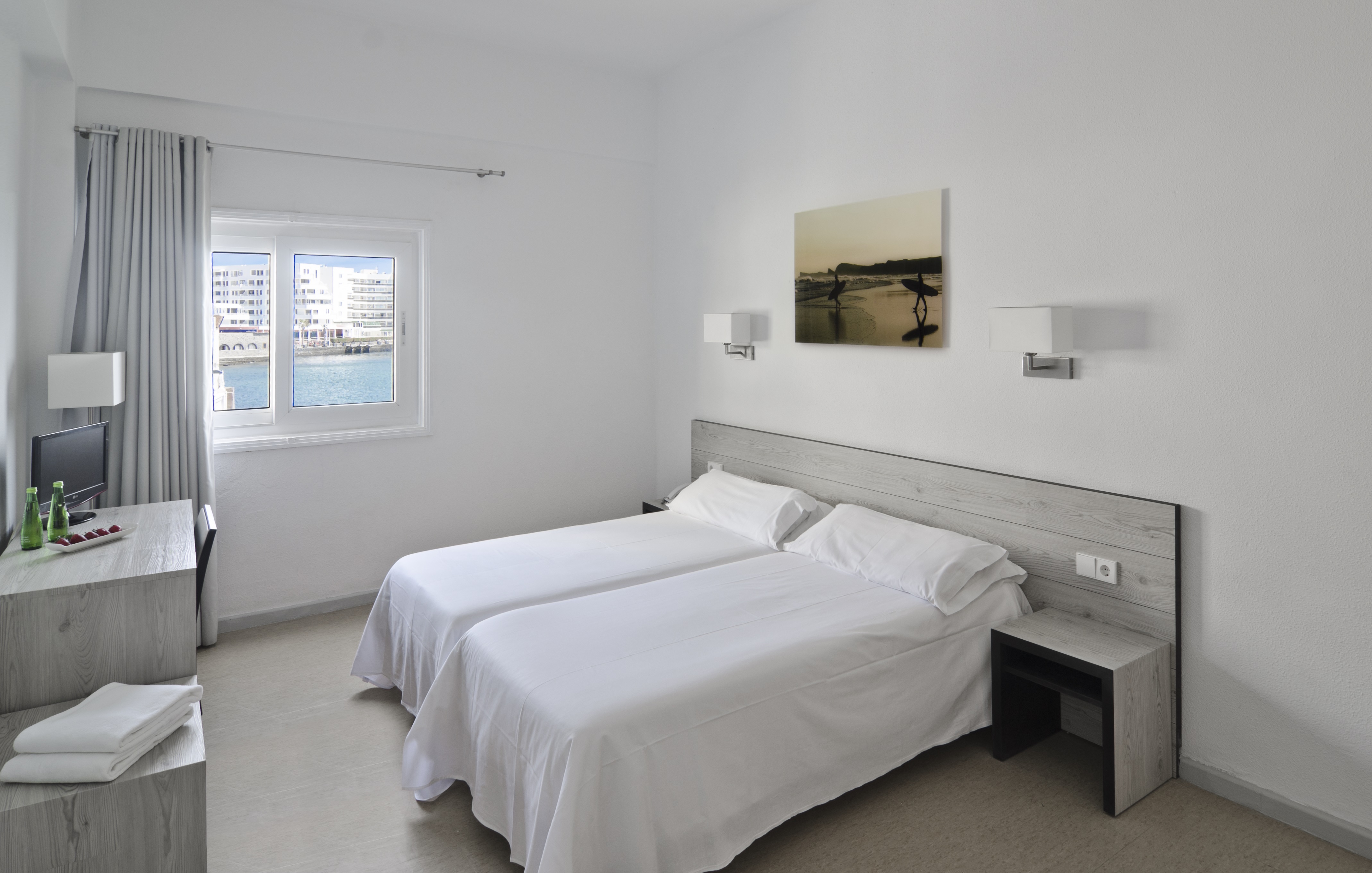 ROOM, TRIPLE, SEA VIEW
