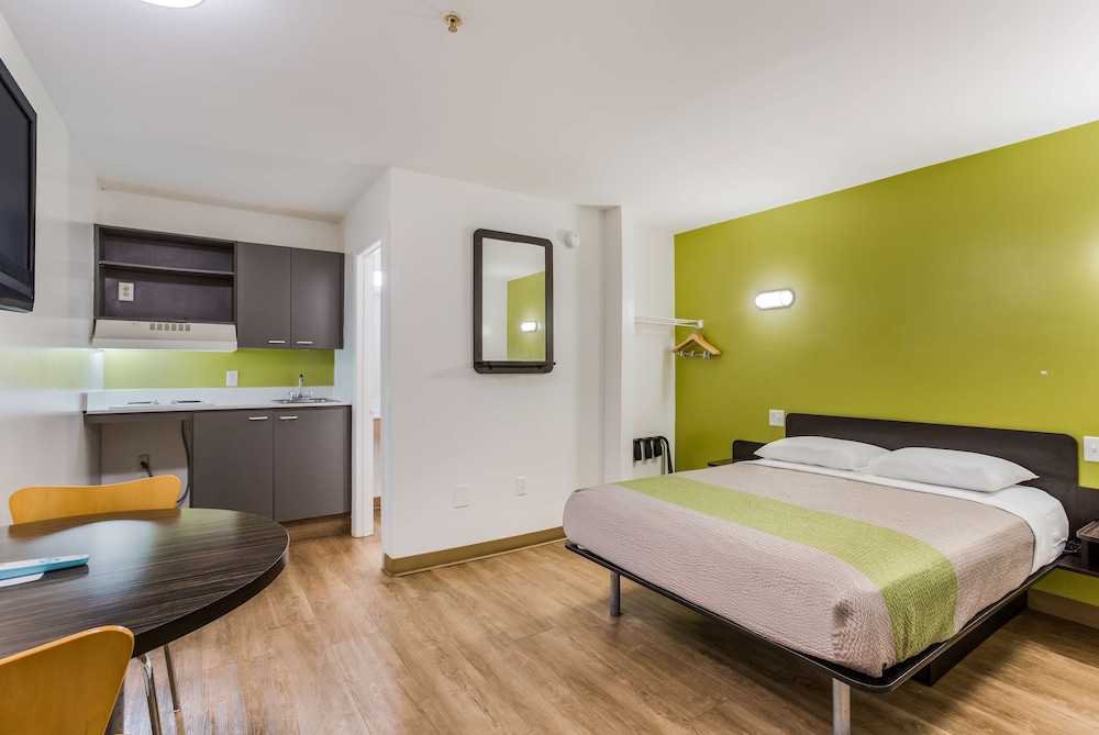 STANDARD, QUEEN BED, ACCESSIBLE