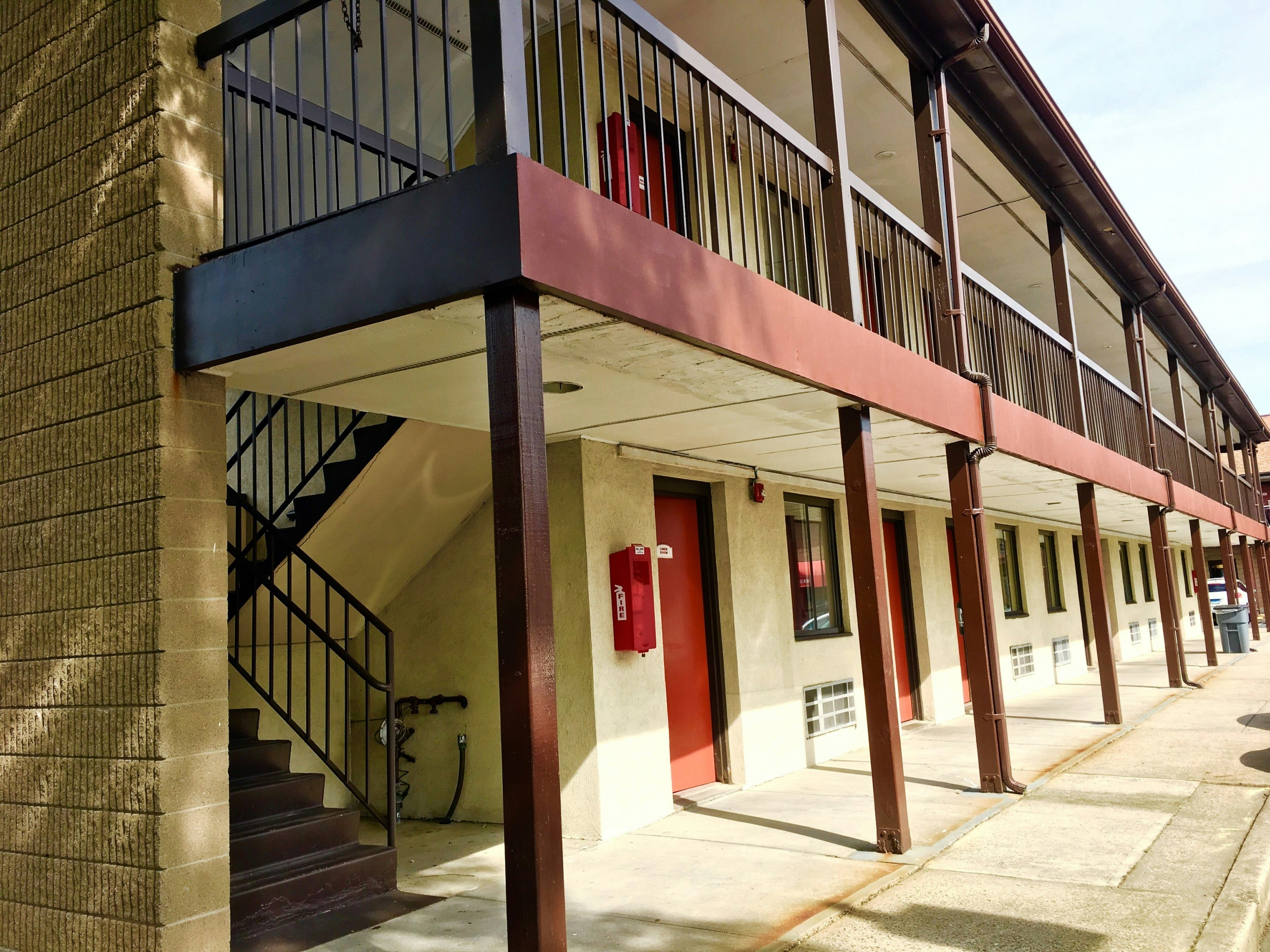 Red Carpet Inn Norwalk CT 42/45
