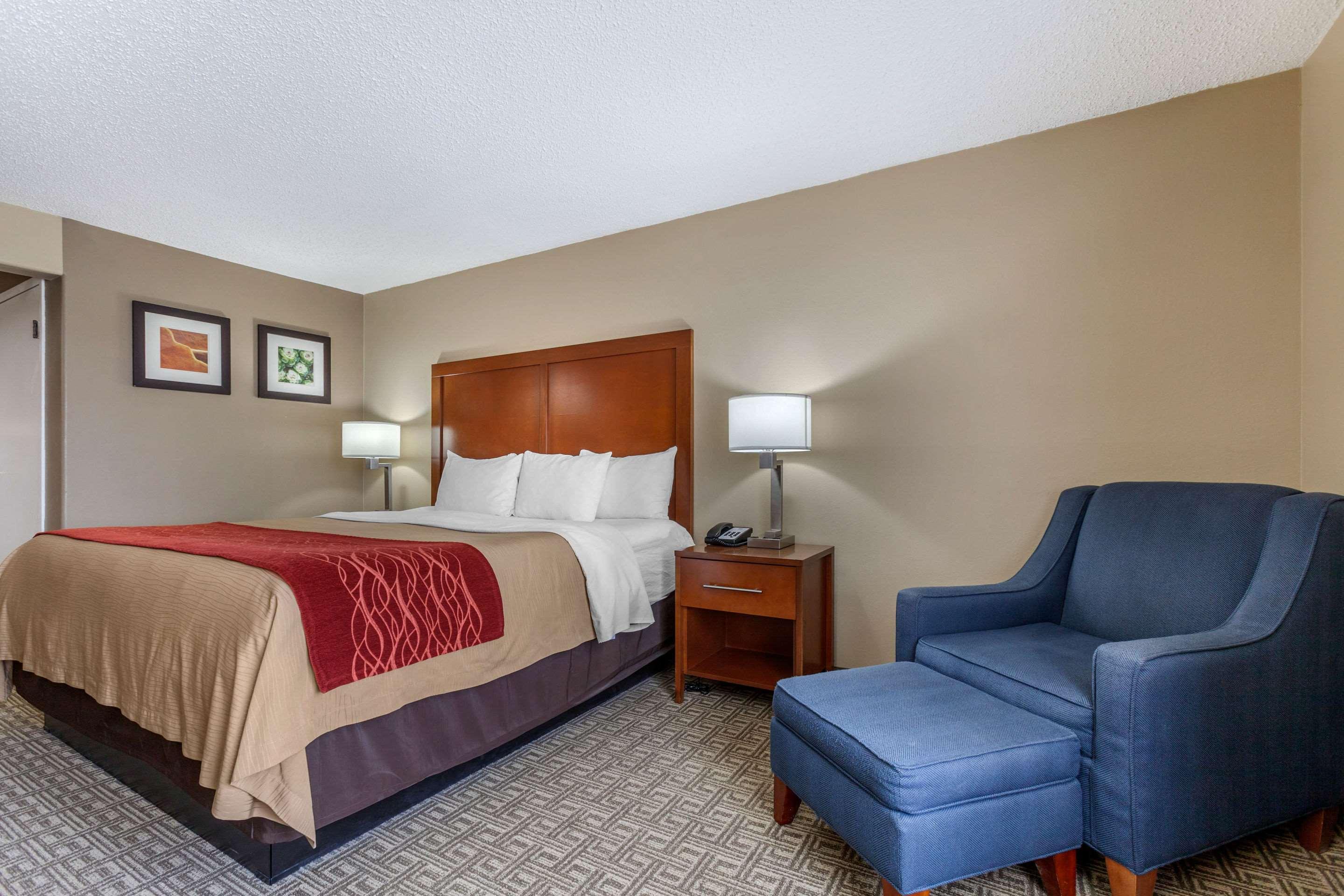 ROOM, KING BED