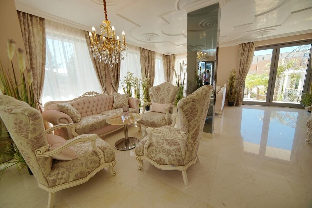 Harmony Suites 10 19/42