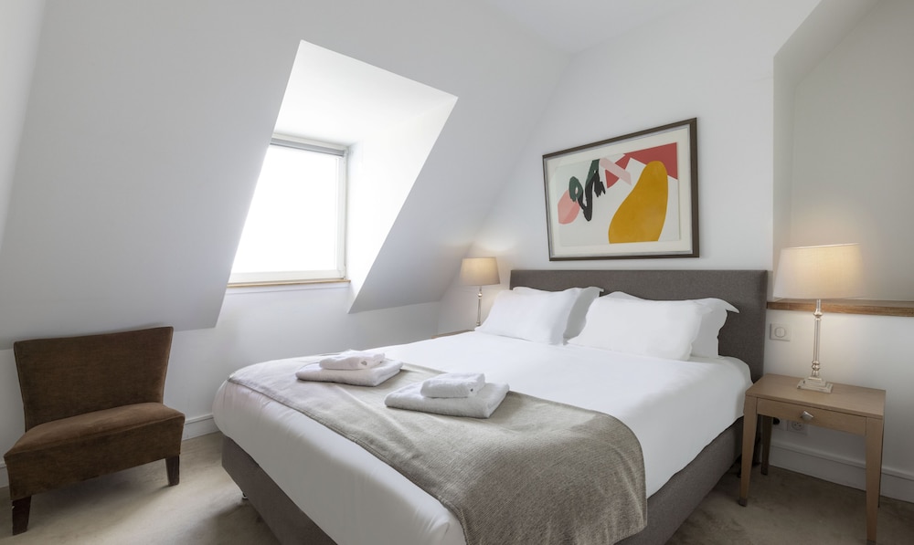 4 BEDROOMS, PENTHOUSE, EIFFEL VIEW