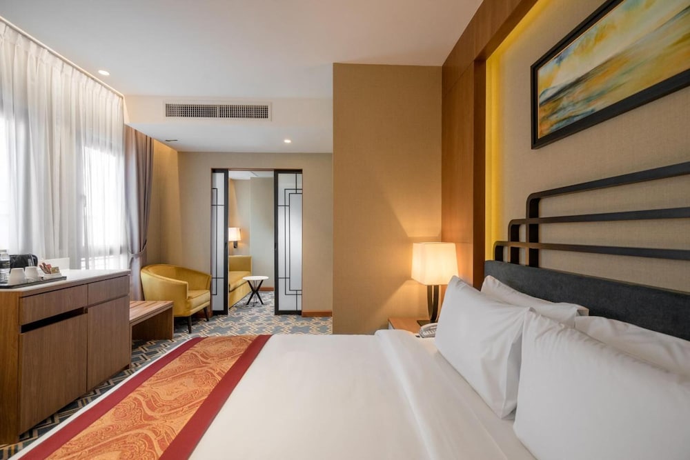 M Palace Hotel 7/41