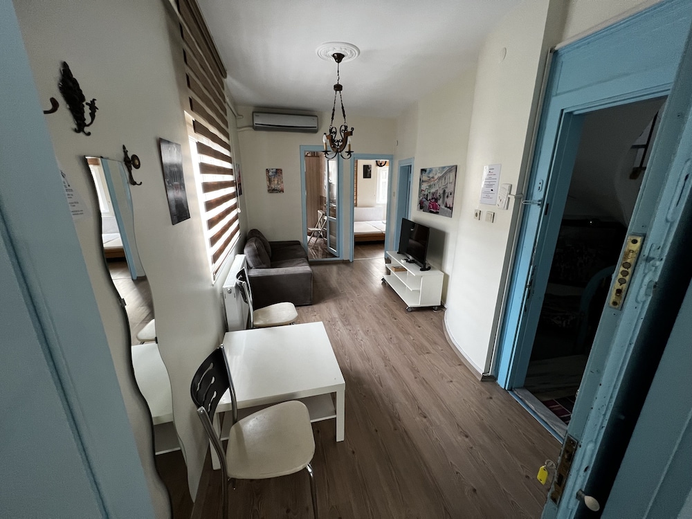 Rodin Hostel 24/44