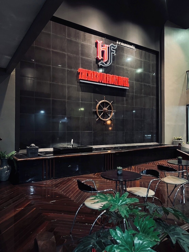 The Habour Front Hotel Surat Thani 6/46