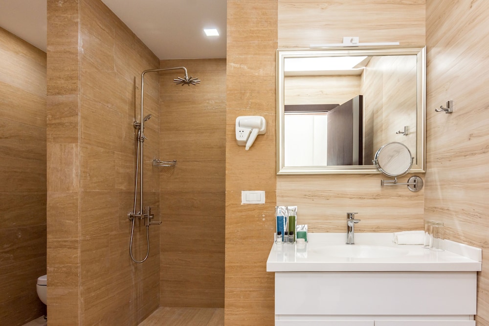 Dave Hotel Yerevan 22/25