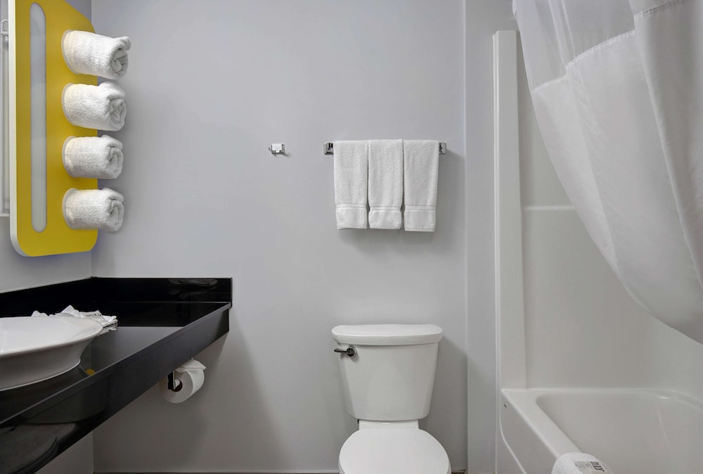 Motel6 Airdrie Ab 27/68