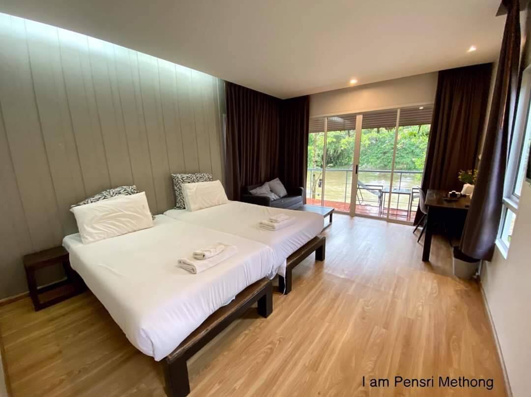 Room, Riverside