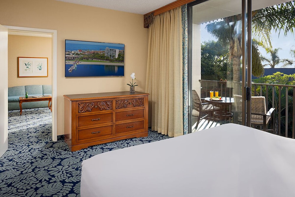 Resort, Suite, King Bed, Sofa