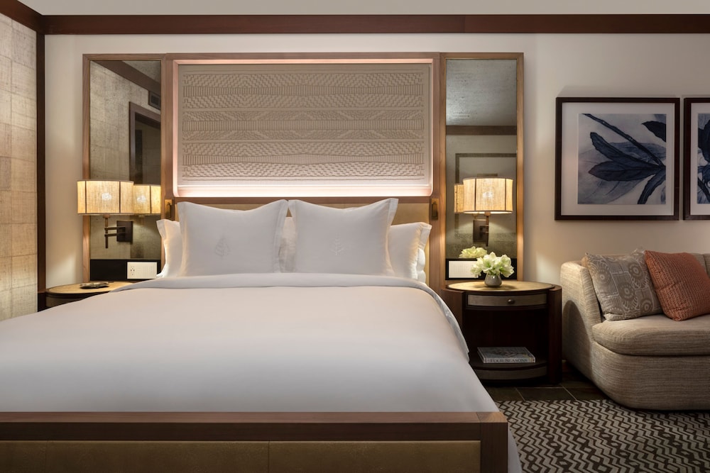 PRIME, KING BED, OCEAN VIEW, SOFA