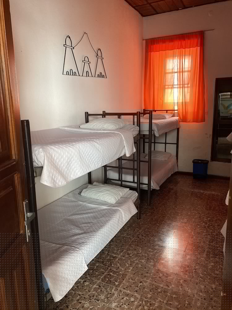 Feathers Hotel And Lounge - Hostel 41/60