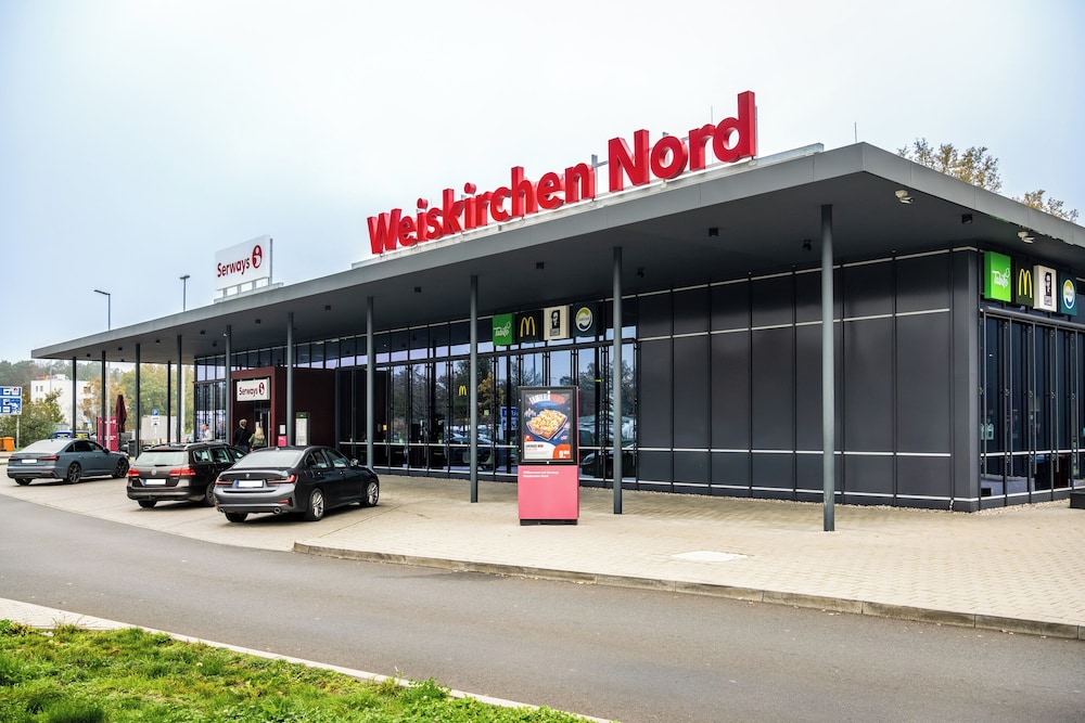 SERWAYS HOTEL WEISKIRCHEN 45/58