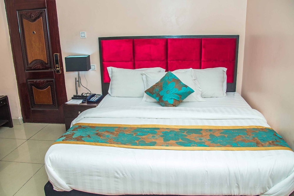 Royal Crest Hotel & Suites 16/50