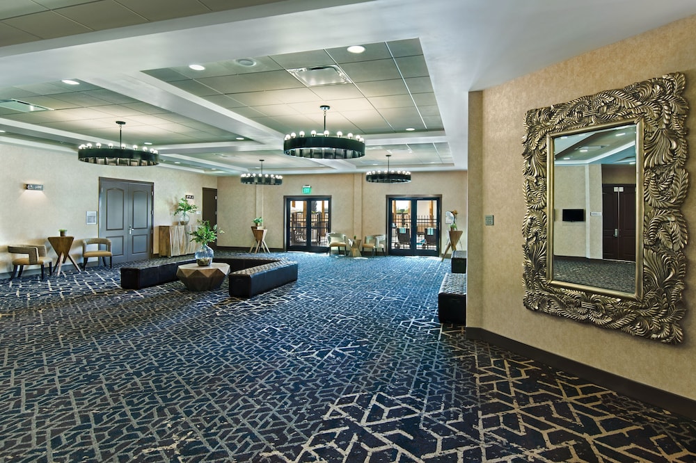 Oxford Suites Sonoma County - Rohnert Park 12/44
