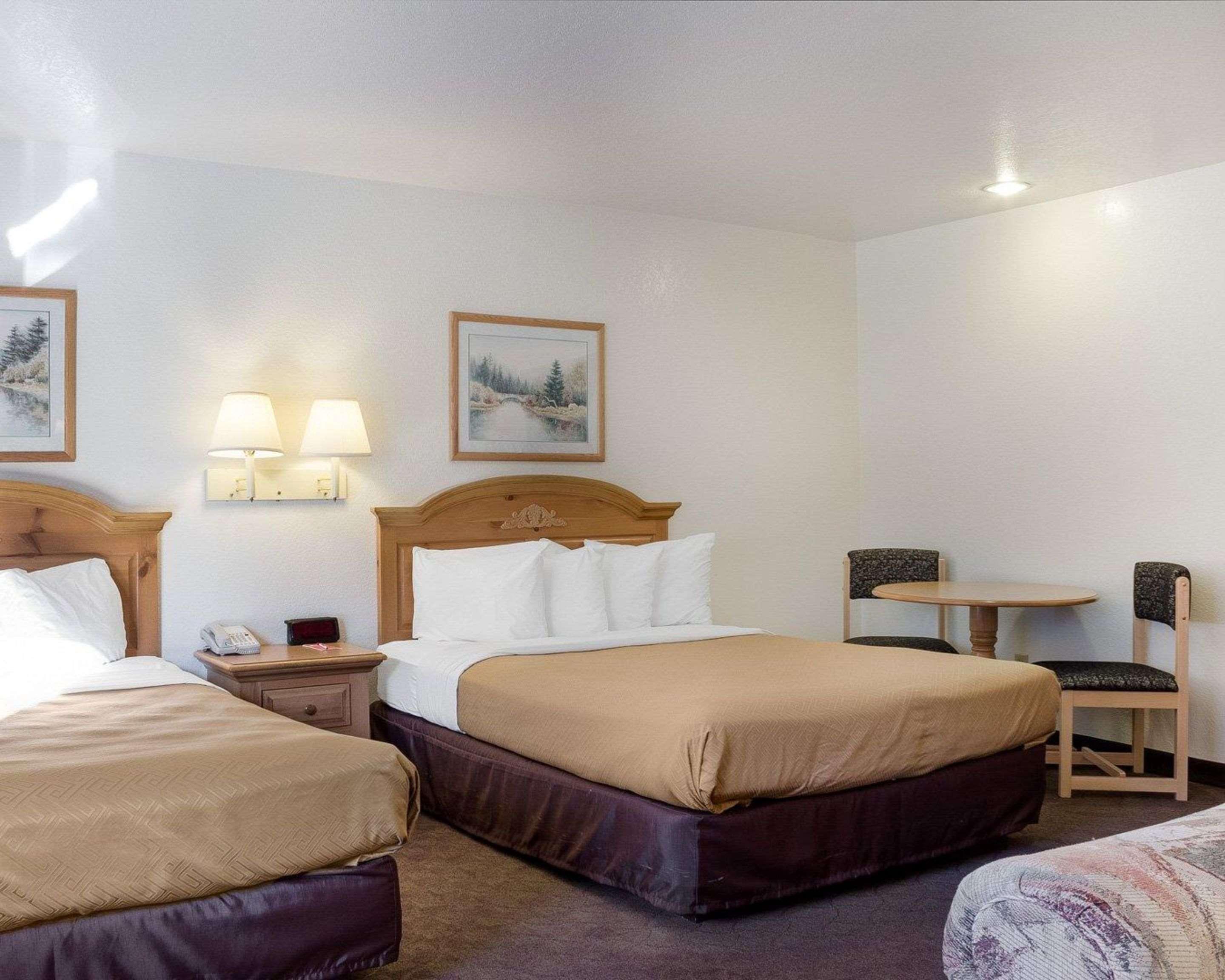 Royal Inn Keystone (ex Econo Lodge Near Mt. Rushmore Memorial) 5/20