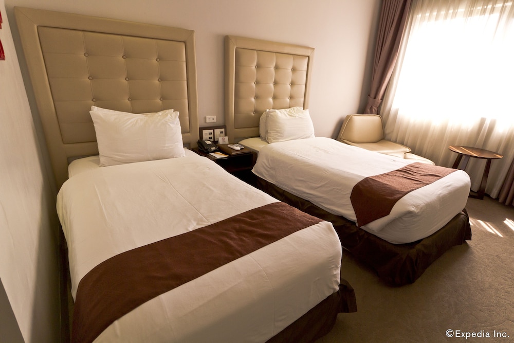 Castle Peak Hotel 14/71