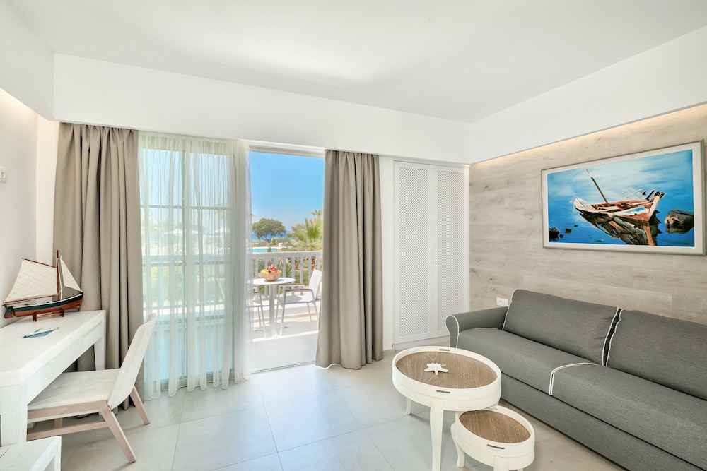 White Pearls Luxury Suites - Adults Only 42/69