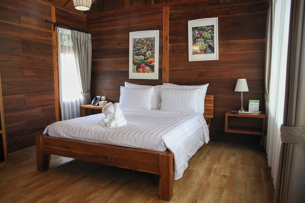 Avery Coconut Island Hotel and Beach Resort 7/47