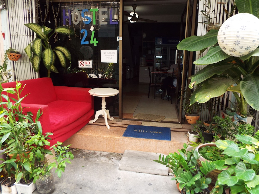 Hostel 24 6/50