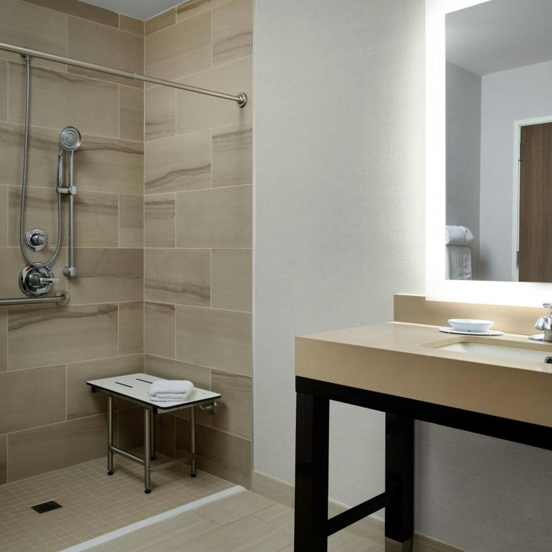 غرفة بسرير كينج، Courtyard By Marriott Dallas Dfw Airport North Grapevine 13/15