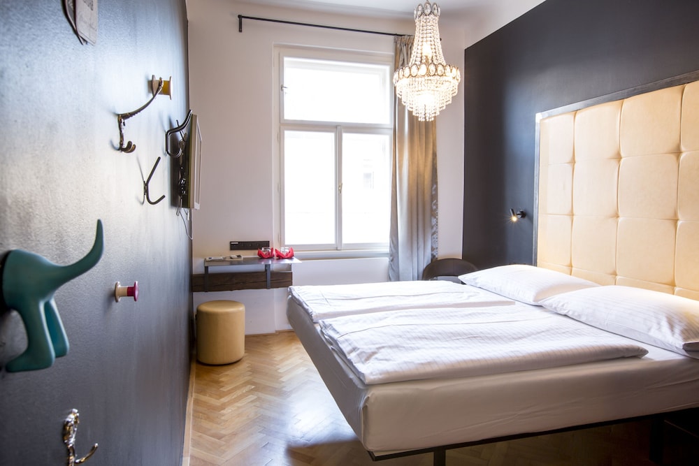 Sophie Apos S Hostel 39/71