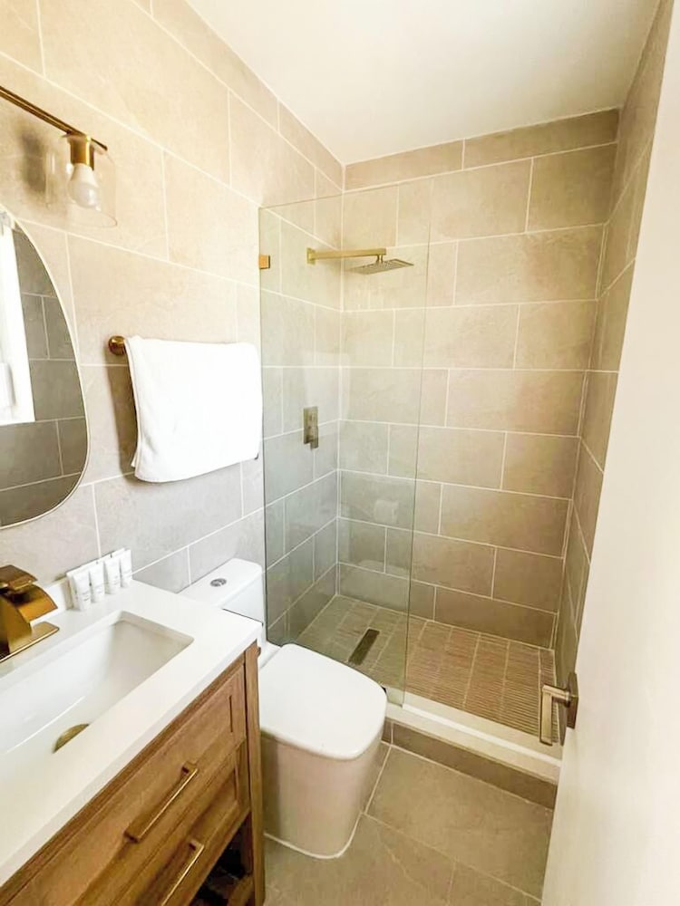 Tiana Beach Inn 44/48