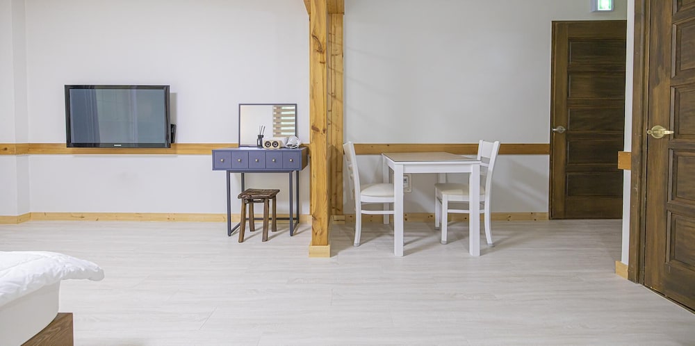 Gyeongju Cabin House Pension 37/50