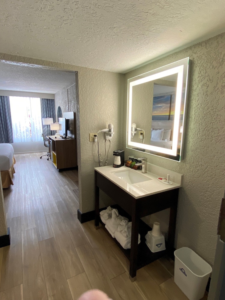 Days Inn by Wyndham Fort Pierce Midtown 27/55