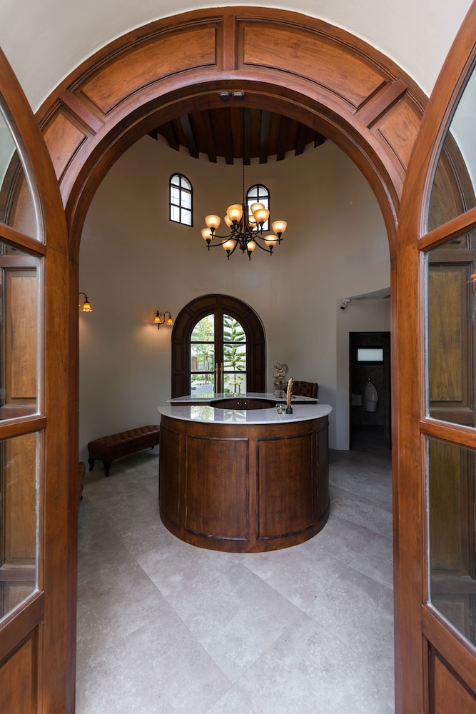 Villa Seville 4/50