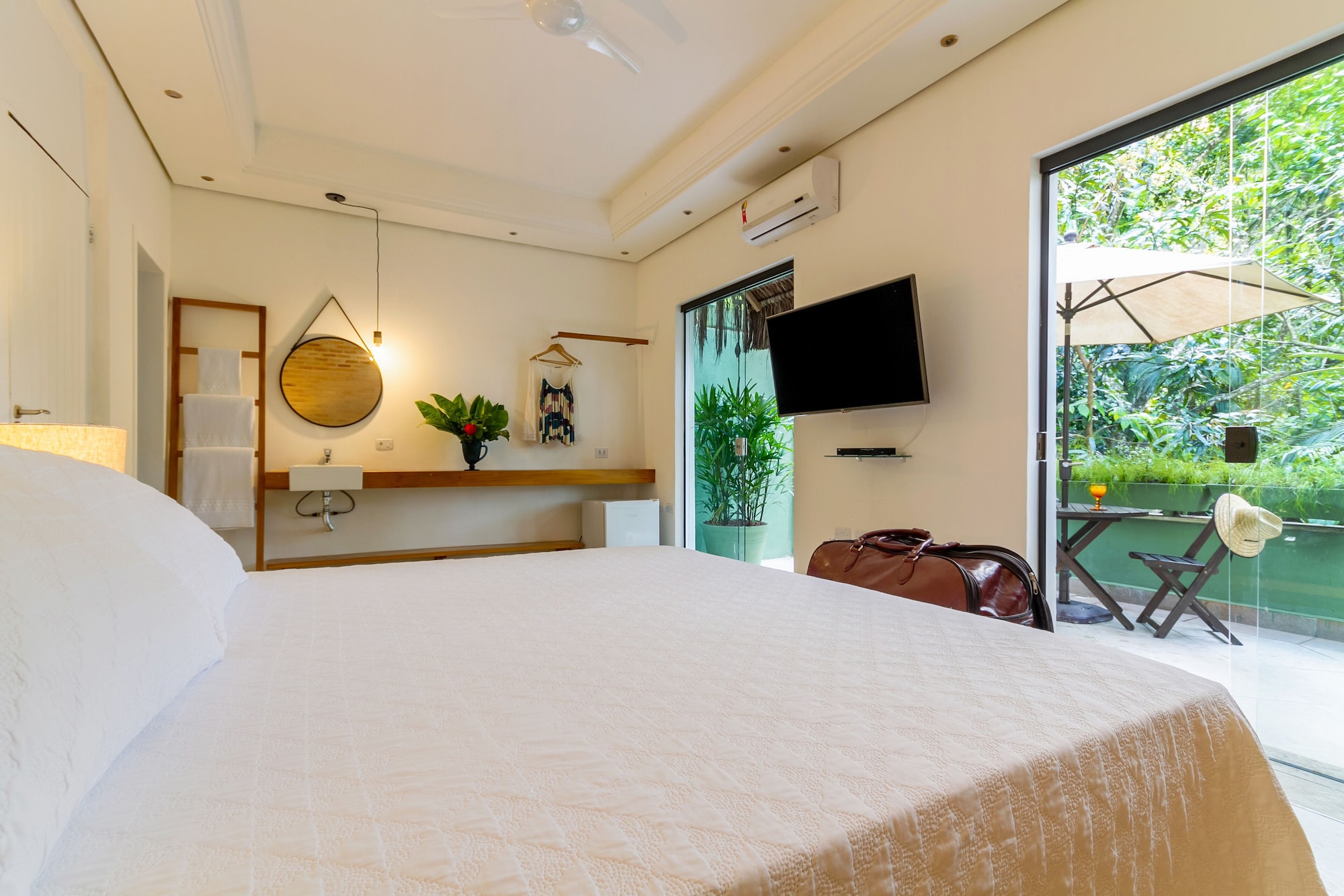 ROOM, TRIPLE, MOUNTAIN SIDE, BALCONY