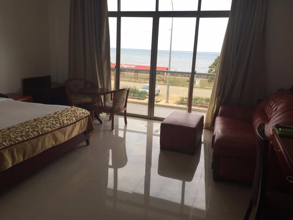 Emerald Hotel 13/29